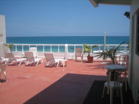 Aleli By The Sea Guest House Сан Хуан Екстериор снимка
